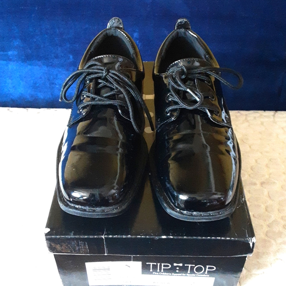 Boys shoes